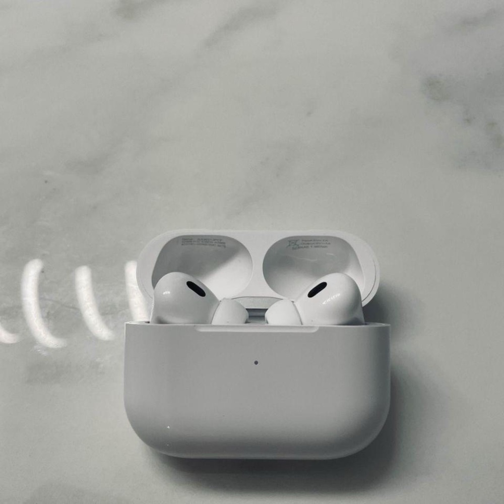 Wireless White Earbud Headphones